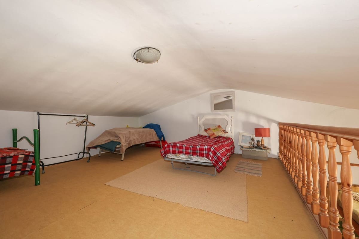 3 soveværelse Villa til salg i Guaro med swimmingpool garage - € 249.000 (Ref: 9387949)