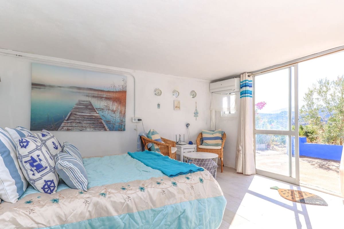 3 soveværelse Villa til salg i Guaro med swimmingpool garage - € 249.000 (Ref: 9387949)