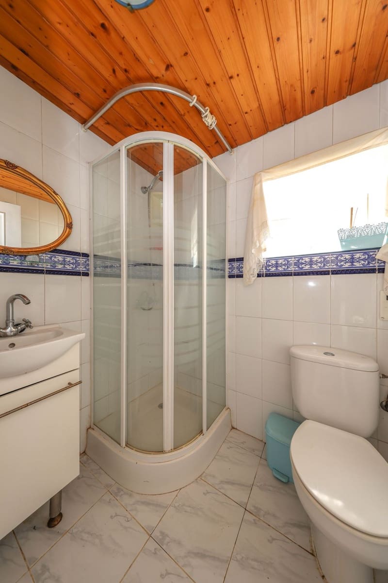 3 soveværelse Villa til salg i Guaro med swimmingpool garage - € 249.000 (Ref: 9387949)