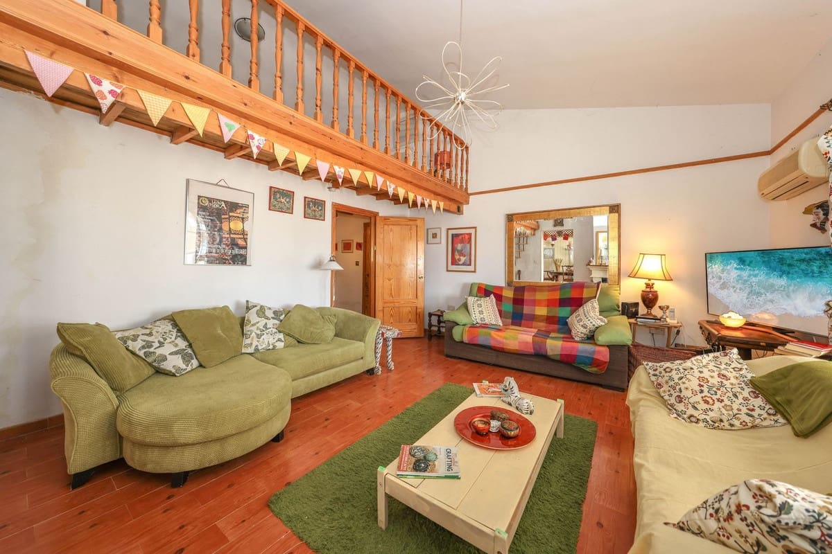 3 soveværelse Villa til salg i Guaro med swimmingpool garage - € 249.000 (Ref: 9387949)