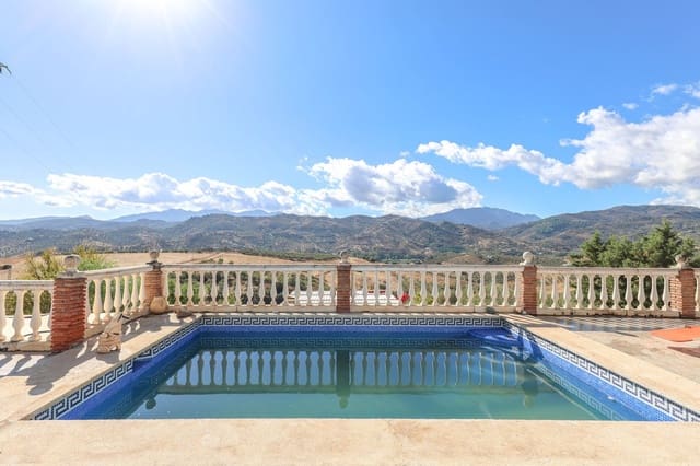 3 soveværelse Villa til salg i Guaro med swimmingpool garage - € 249.000 (Ref: 9387949)