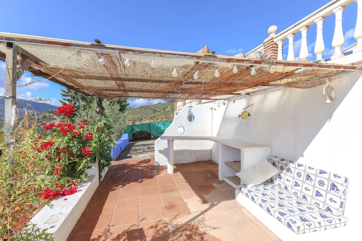 3 soveværelse Villa til salg i Guaro med swimmingpool garage - € 249.000 (Ref: 9387949)