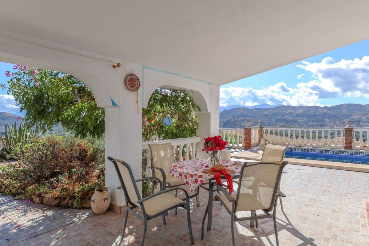 3 soveværelse Villa til salg i Guaro med swimmingpool garage - € 249.000 (Ref: 9387949)