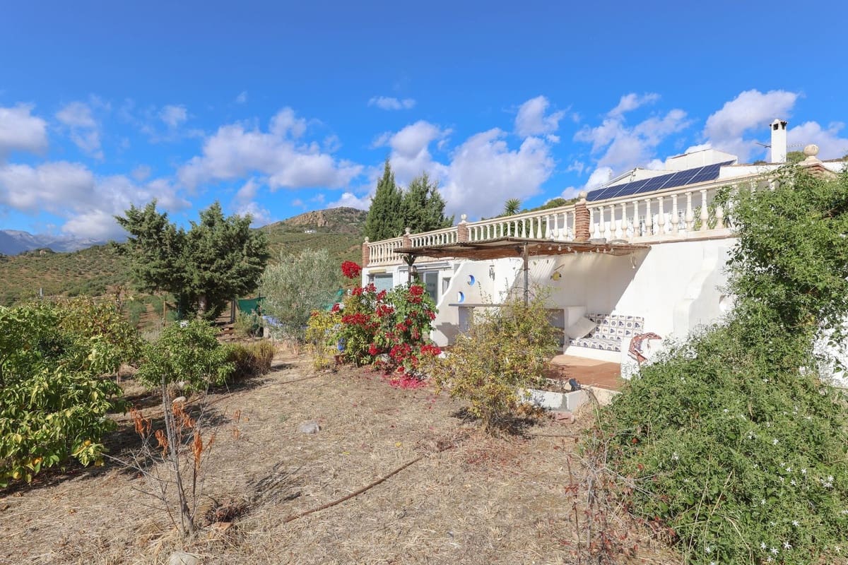 3 soveværelse Villa til salg i Guaro med swimmingpool garage - € 249.000 (Ref: 9387949)