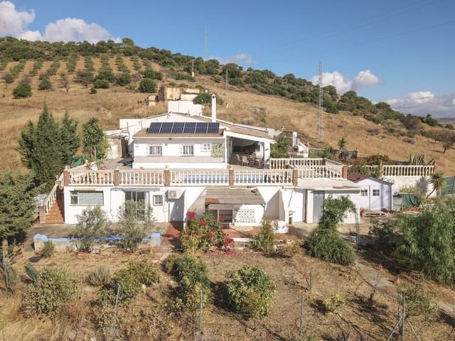 3 soveværelse Villa til salg i Guaro med swimmingpool garage - € 249.000 (Ref: 9387949)