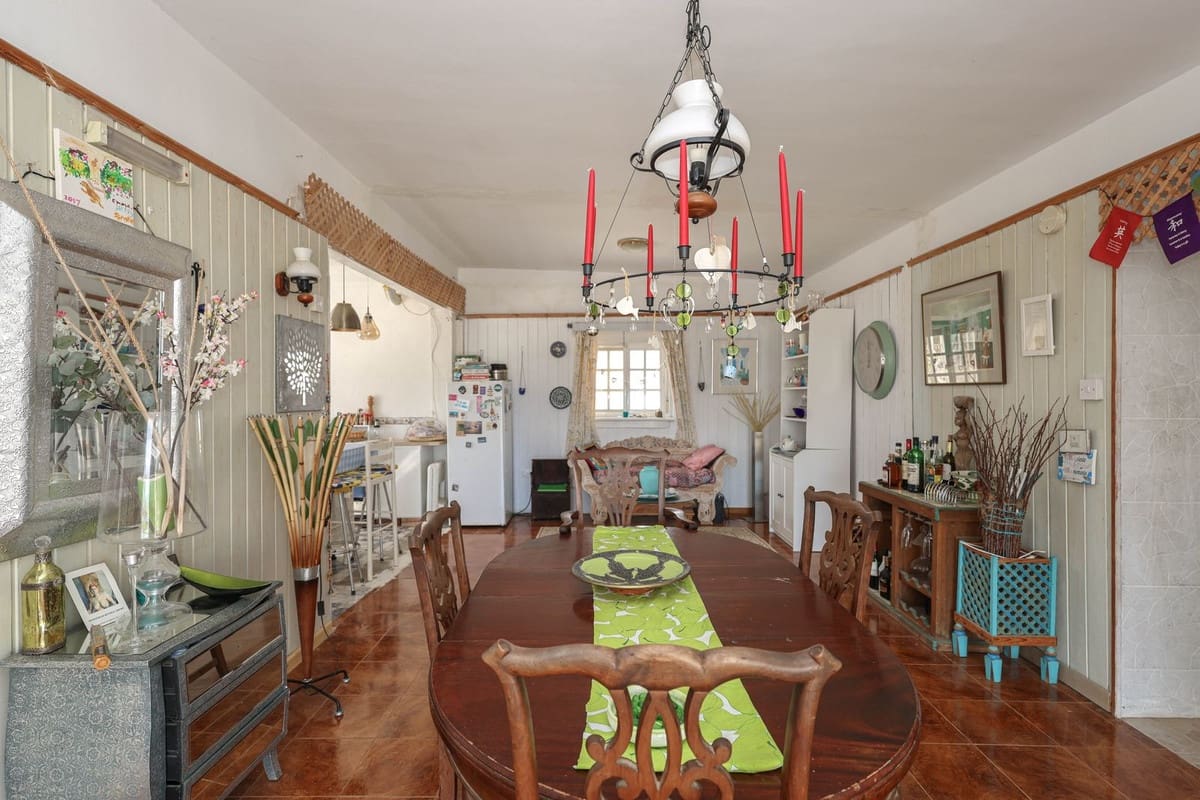 3 soveværelse Villa til salg i Guaro med swimmingpool garage - € 249.000 (Ref: 9387949)