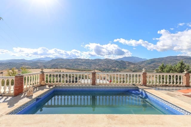 Chalet de 3 habitaciones en Guaro en venta con piscina garaje - 249.000 € (Ref: 9387949)