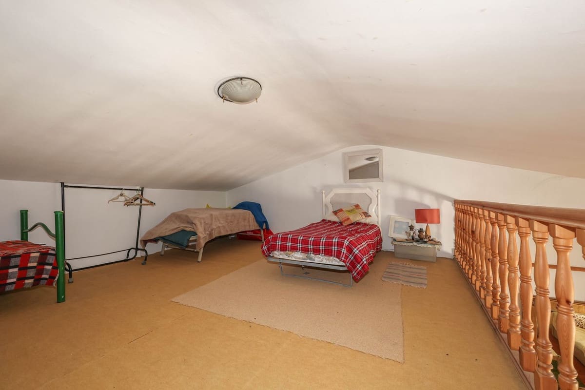 3 slaapkamer Villa te koop in Guaro met zwembad garage - € 249.000 (Ref: 9387949)