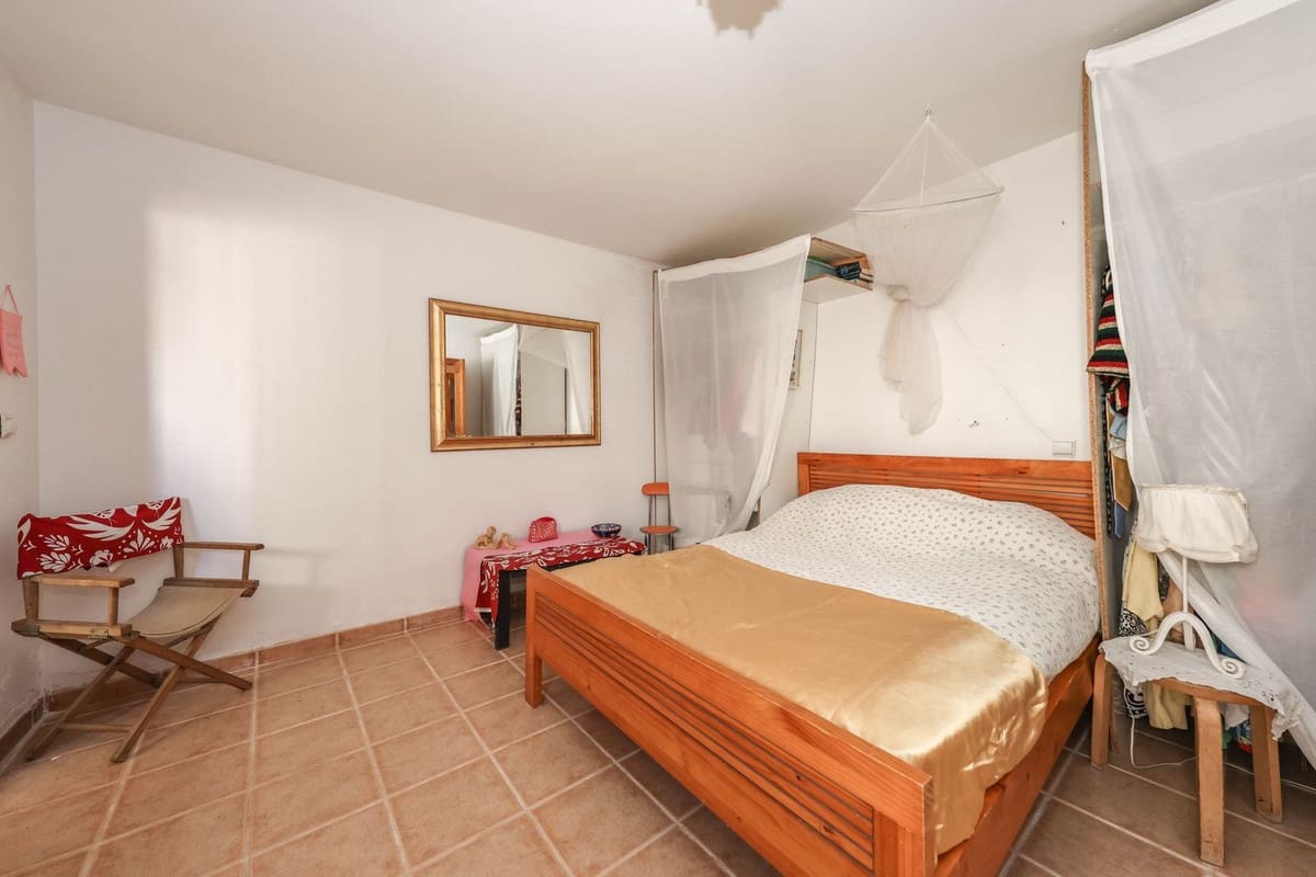 3 slaapkamer Villa te koop in Guaro met zwembad garage - € 249.000 (Ref: 9387949)