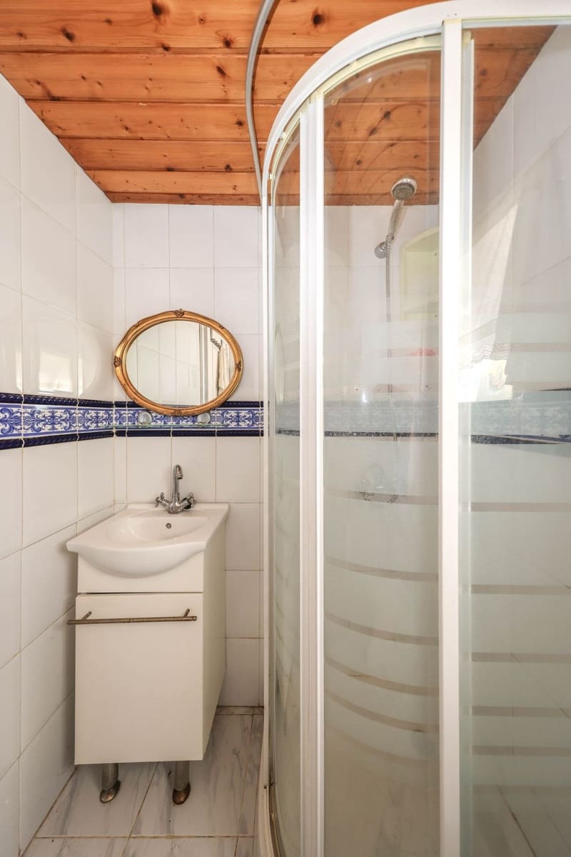 3 slaapkamer Villa te koop in Guaro met zwembad garage - € 249.000 (Ref: 9387949)