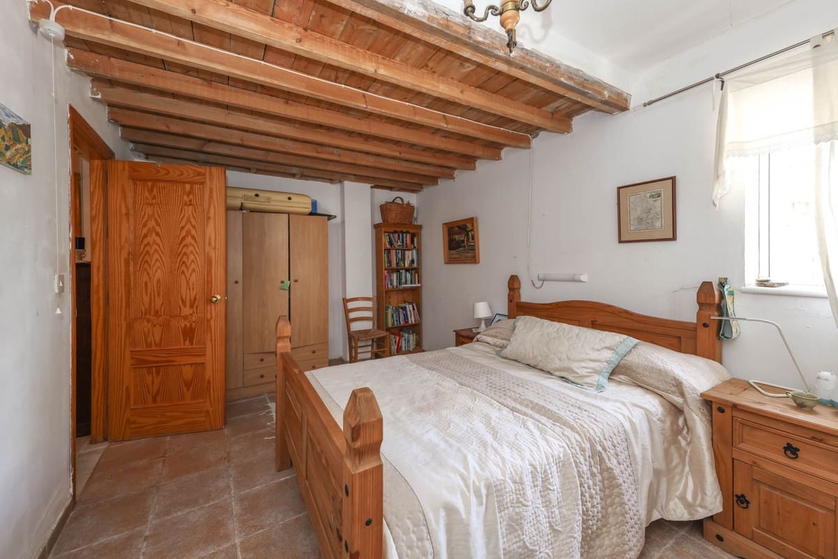 3 slaapkamer Villa te koop in Guaro met zwembad garage - € 249.000 (Ref: 9387949)