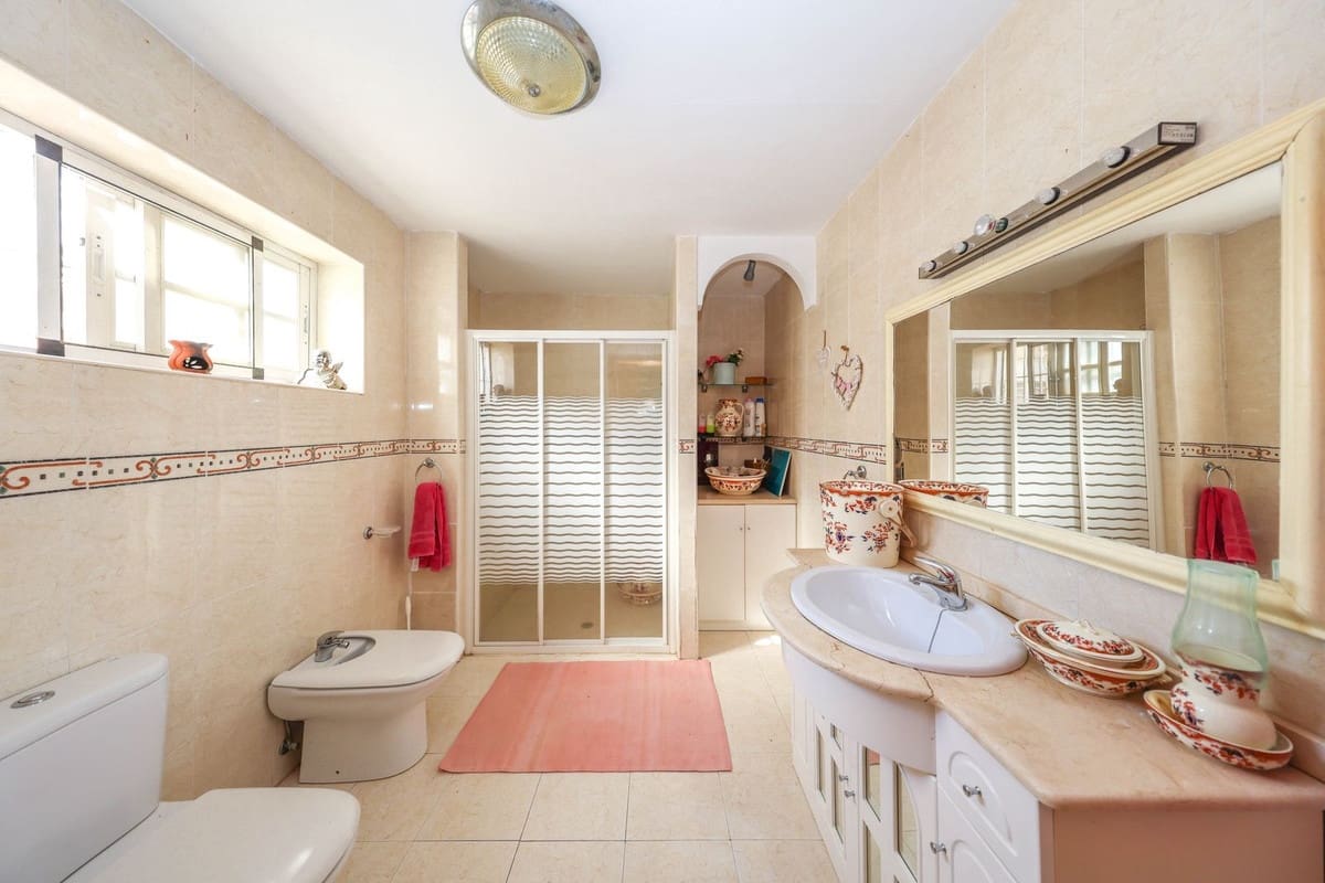 3 slaapkamer Villa te koop in Guaro met zwembad garage - € 249.000 (Ref: 9387949)