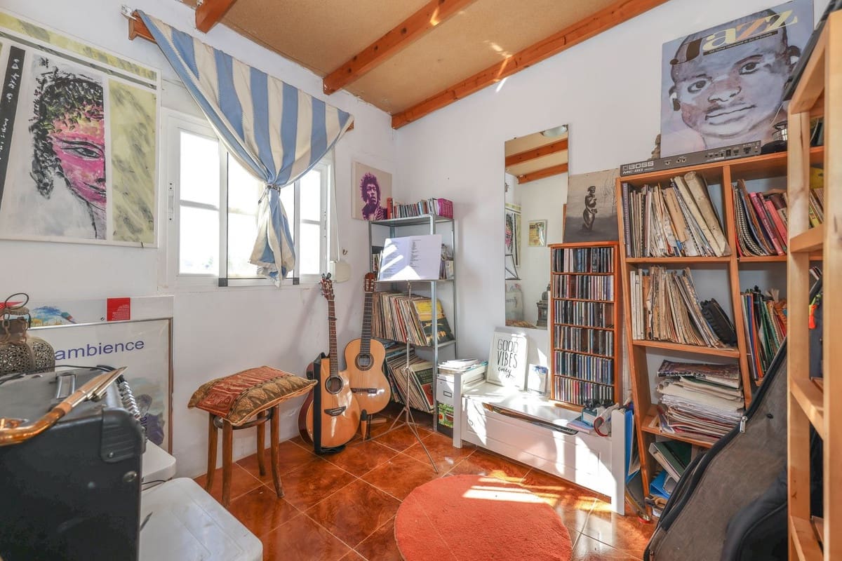 3 slaapkamer Villa te koop in Guaro met zwembad garage - € 249.000 (Ref: 9387949)