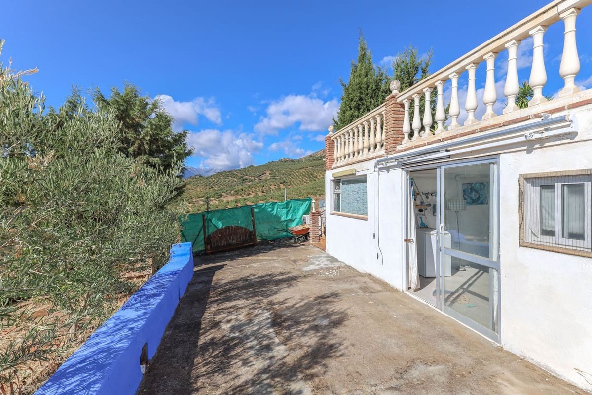 3 slaapkamer Villa te koop in Guaro met zwembad garage - € 249.000 (Ref: 9387949)