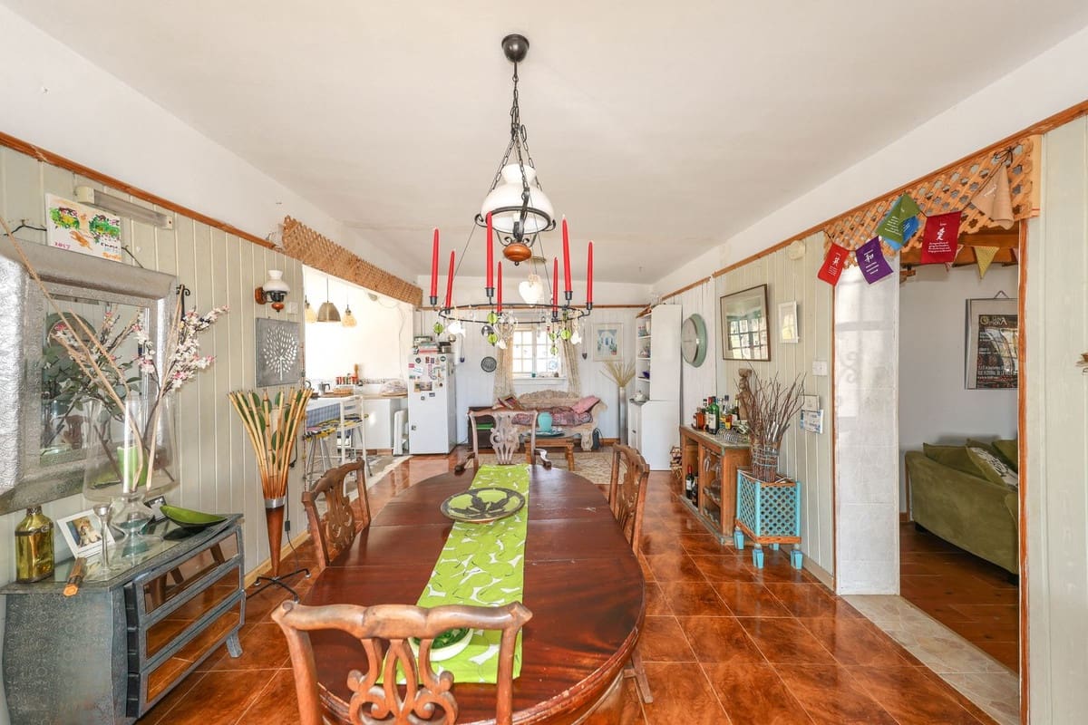 3 slaapkamer Villa te koop in Guaro met zwembad garage - € 249.000 (Ref: 9387949)