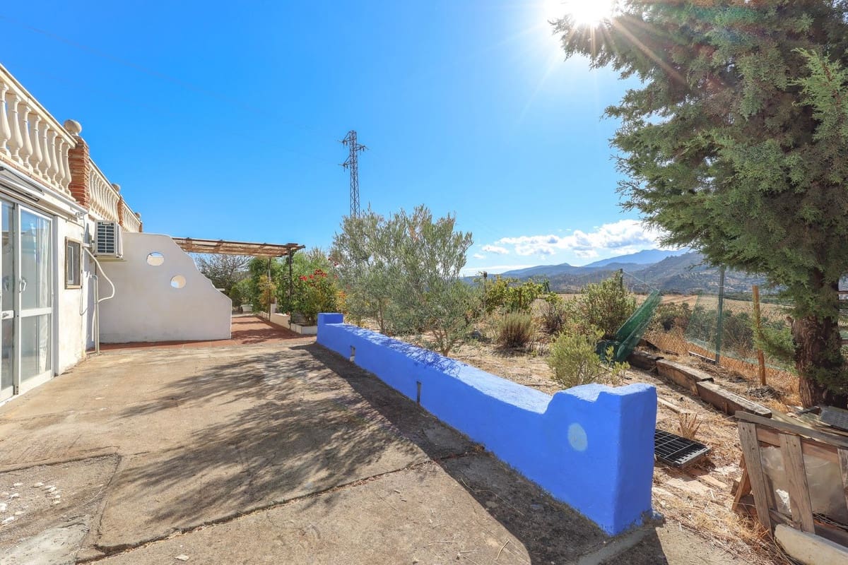 3 slaapkamer Villa te koop in Guaro met zwembad garage - € 249.000 (Ref: 9387949)