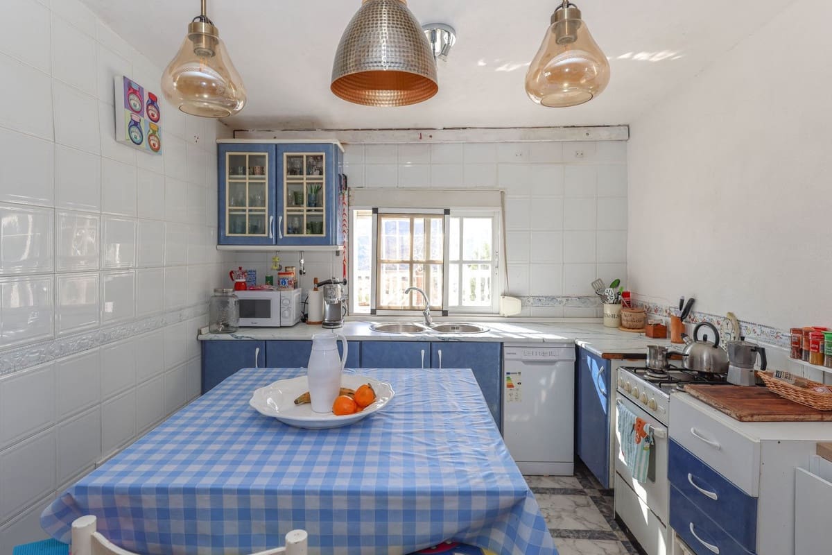 3 slaapkamer Villa te koop in Guaro met zwembad garage - € 249.000 (Ref: 9387949)