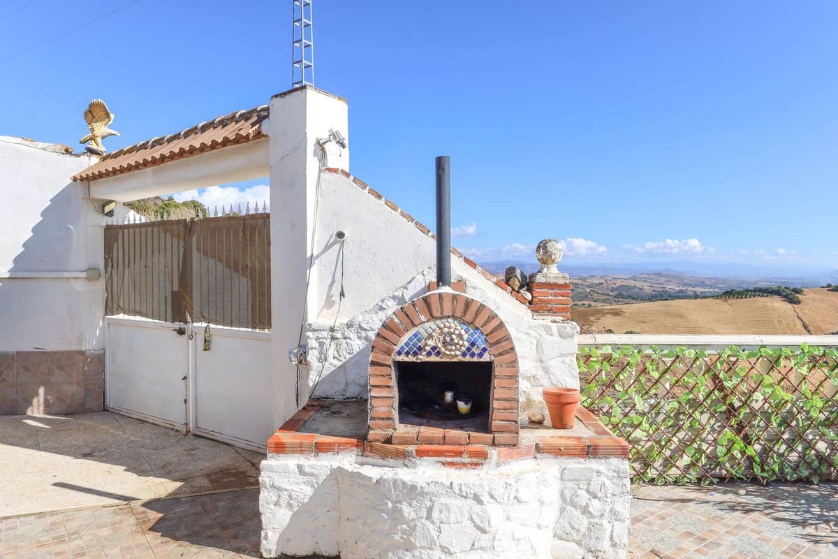 3 slaapkamer Villa te koop in Guaro met zwembad garage - € 249.000 (Ref: 9387949)