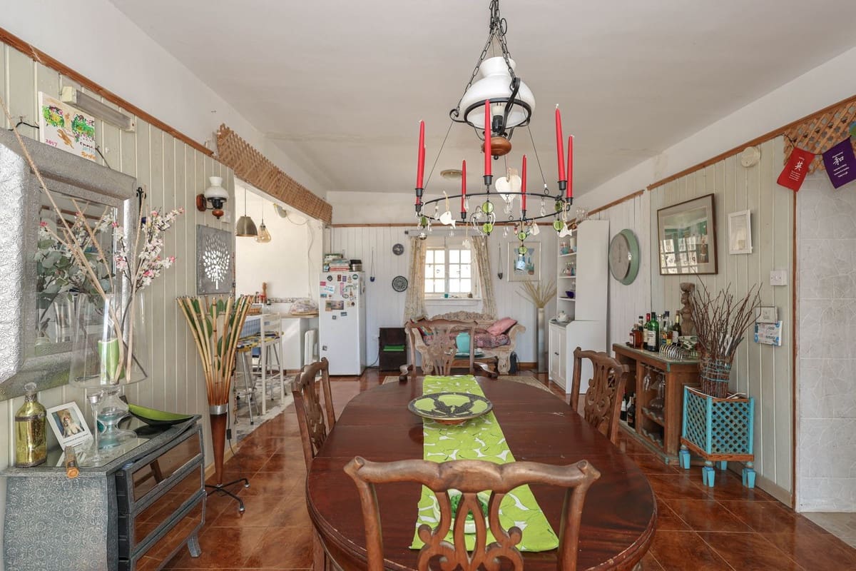 3 slaapkamer Villa te koop in Guaro met zwembad garage - € 249.000 (Ref: 9387949)