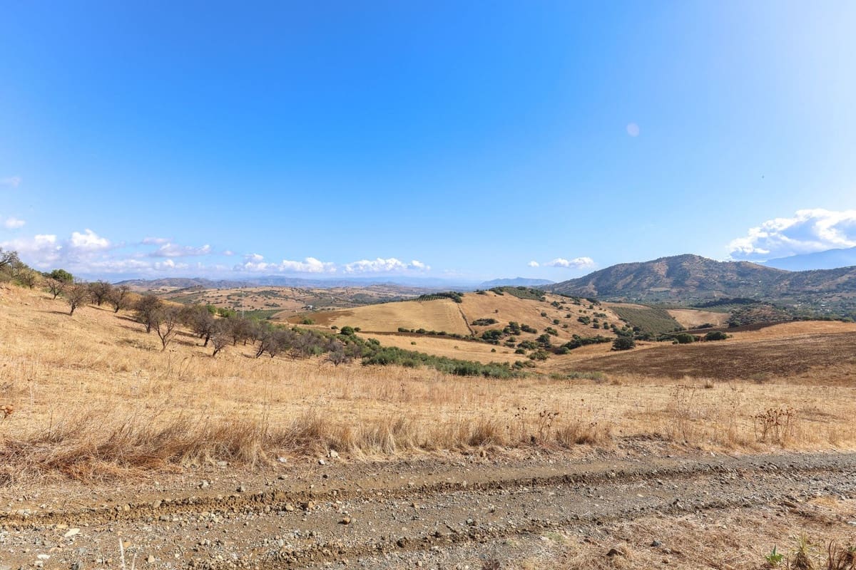 3 slaapkamer Villa te koop in Guaro met zwembad garage - € 249.000 (Ref: 9387949)