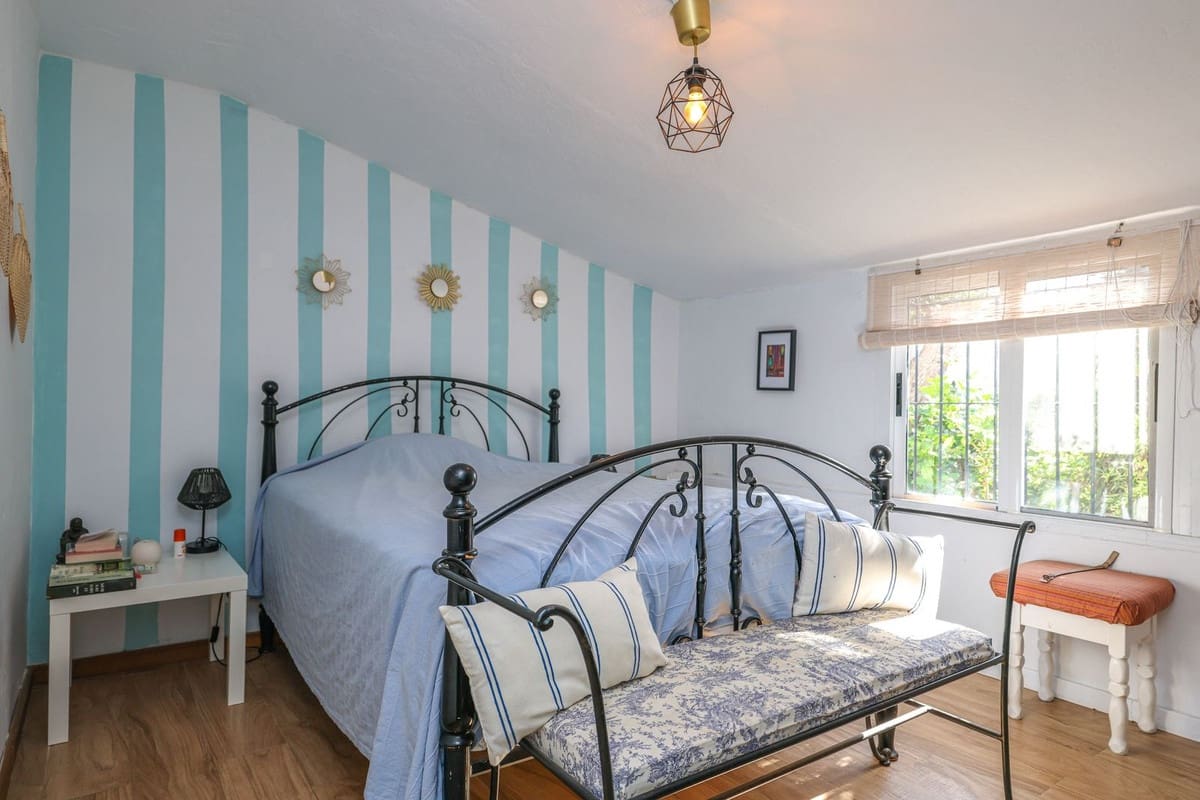 5 makuuhuone Huvila myytävänä paikassa Coin mukana uima-altaan 
autotalli - 695 000 € (Ref: 9401792)