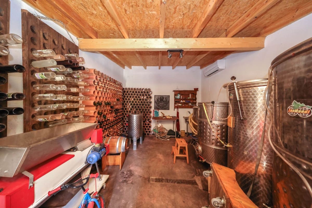 5 bedroom Villa for sale in Coin with pool garage - € 678,000 (Ref: 9401792)