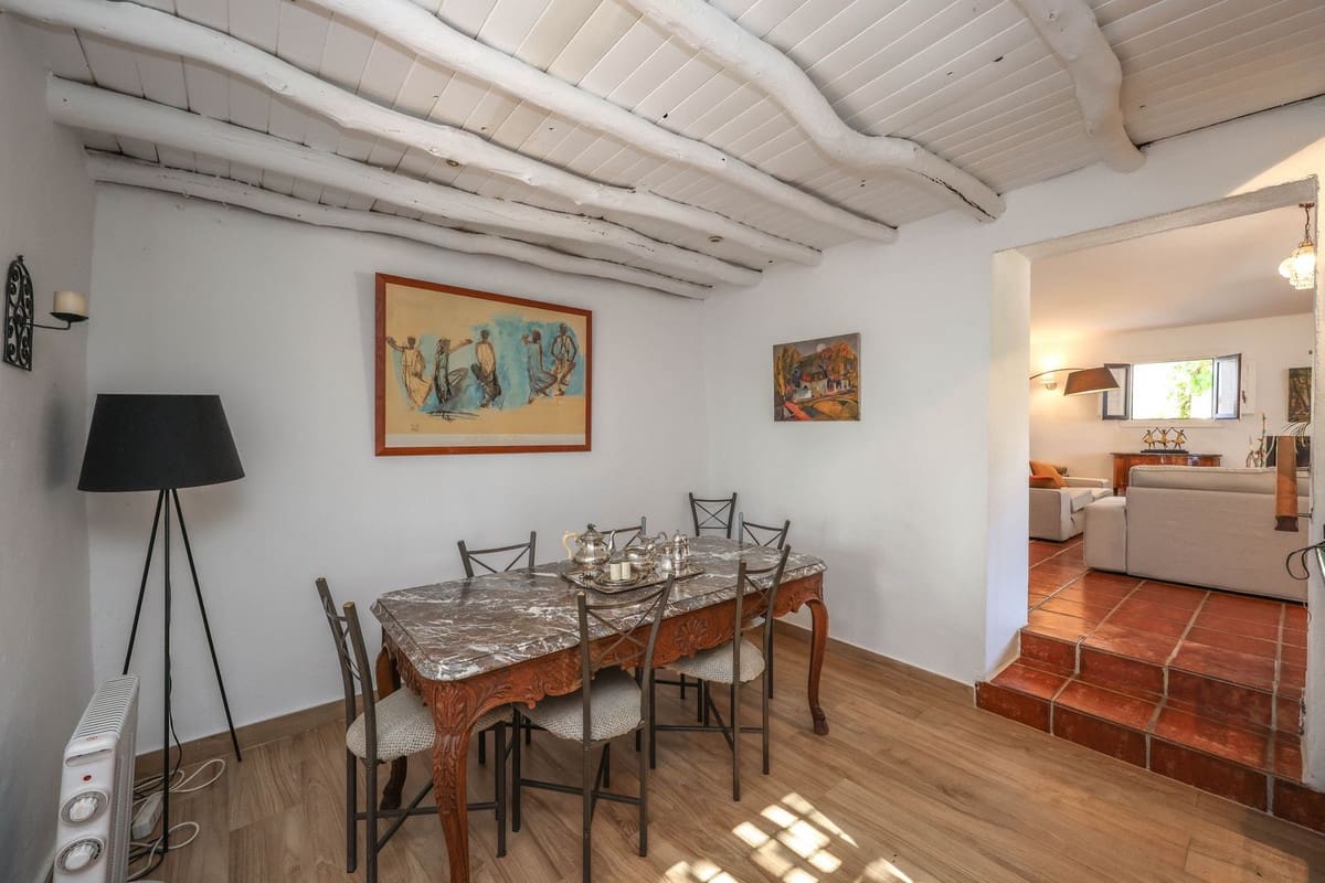 5 bedroom Villa for sale in Coin with pool garage - € 678,000 (Ref: 9401792)