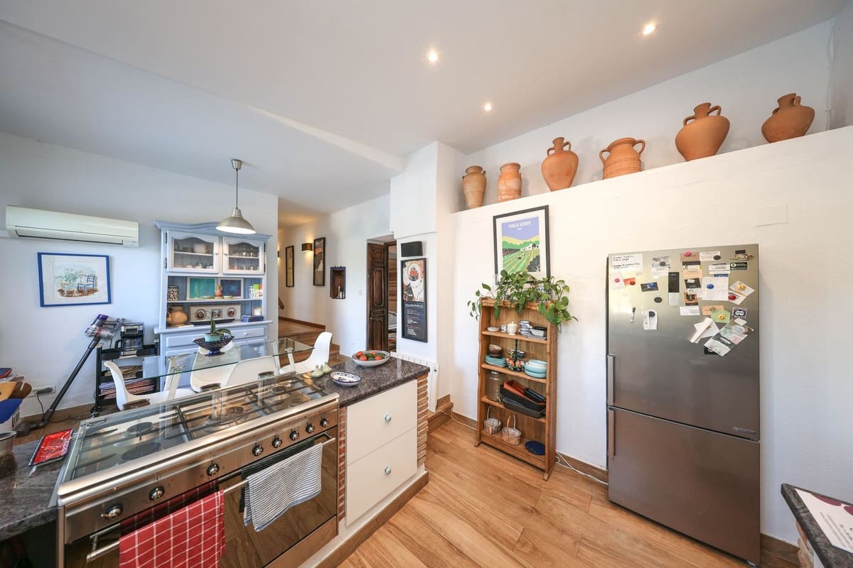 5 bedroom Villa for sale in Coin with pool garage - € 678,000 (Ref: 9401792)