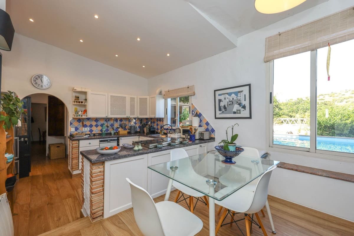 5 bedroom Villa for sale in Coin with pool garage - € 678,000 (Ref: 9401792)