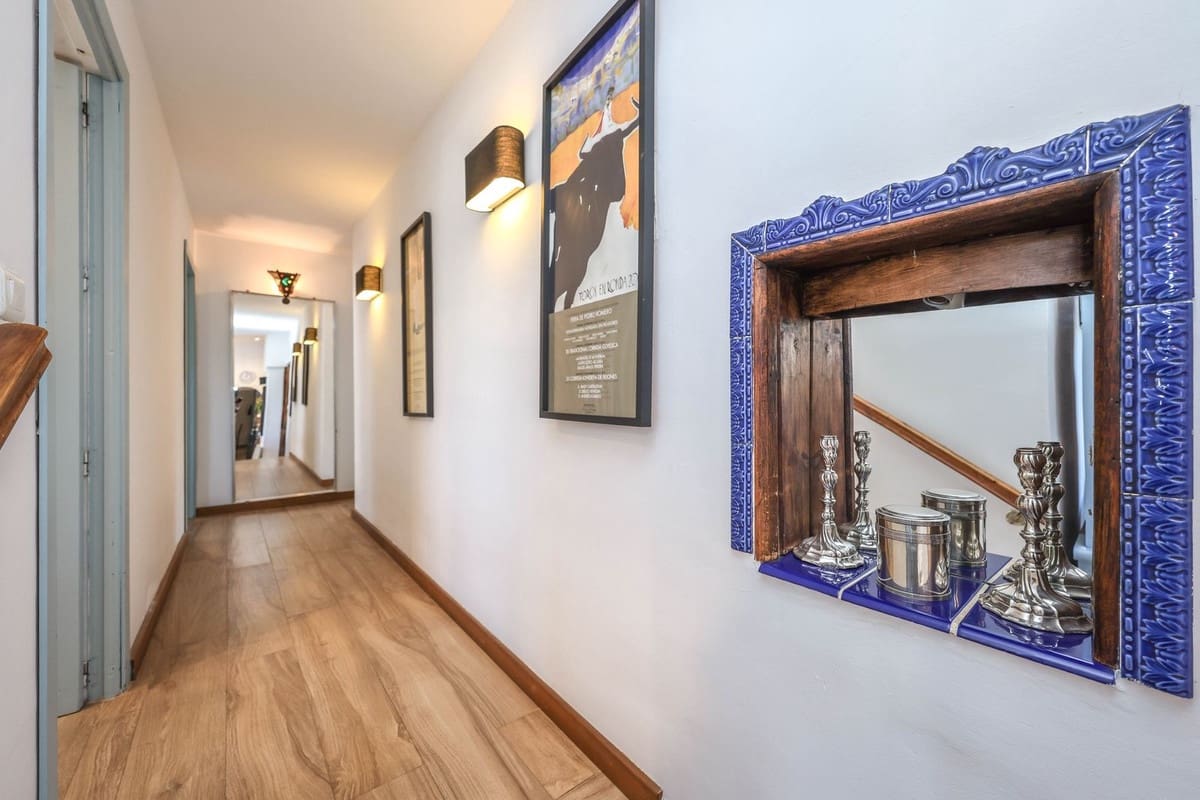 5 bedroom Villa for sale in Coin with pool garage - € 678,000 (Ref: 9401792)