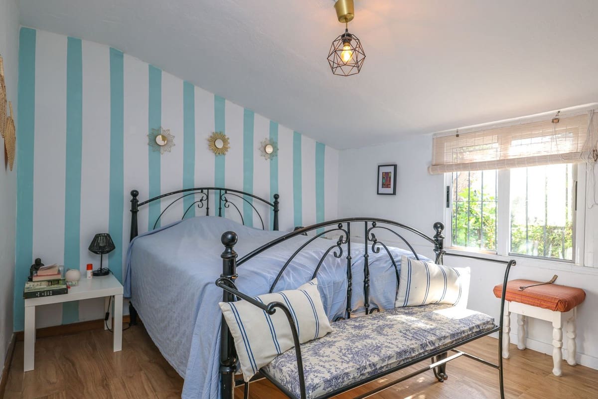 5 bedroom Villa for sale in Coin with pool garage - € 678,000 (Ref: 9401792)