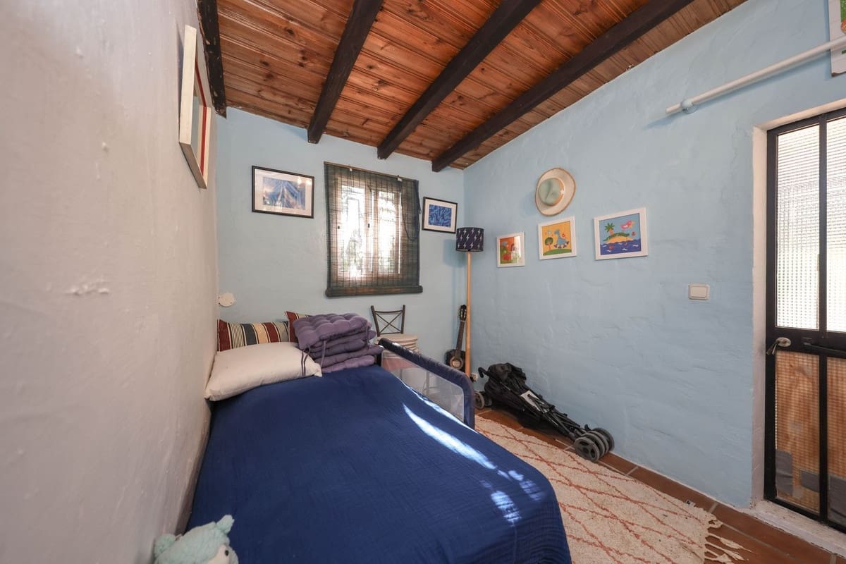 5 bedroom Villa for sale in Coin with pool garage - € 678,000 (Ref: 9401792)