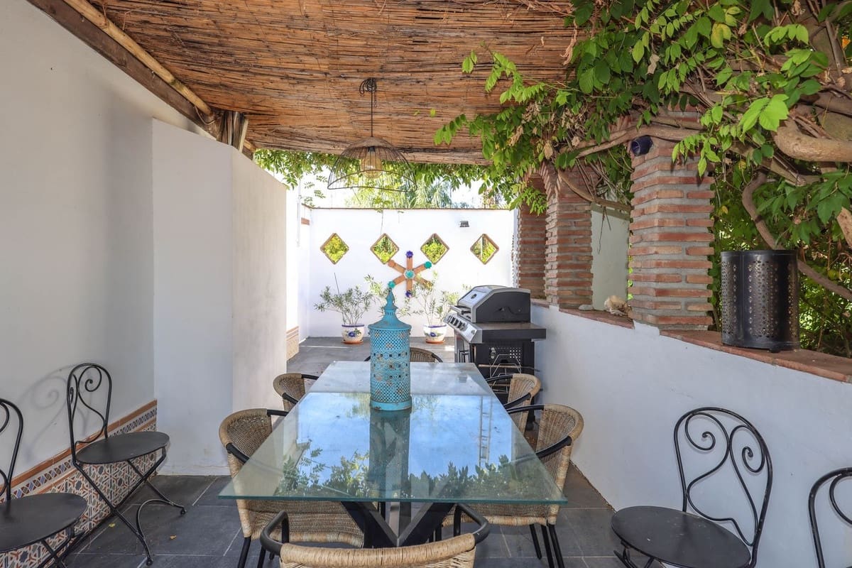 5 bedroom Villa for sale in Coin with pool garage - € 678,000 (Ref: 9401792)