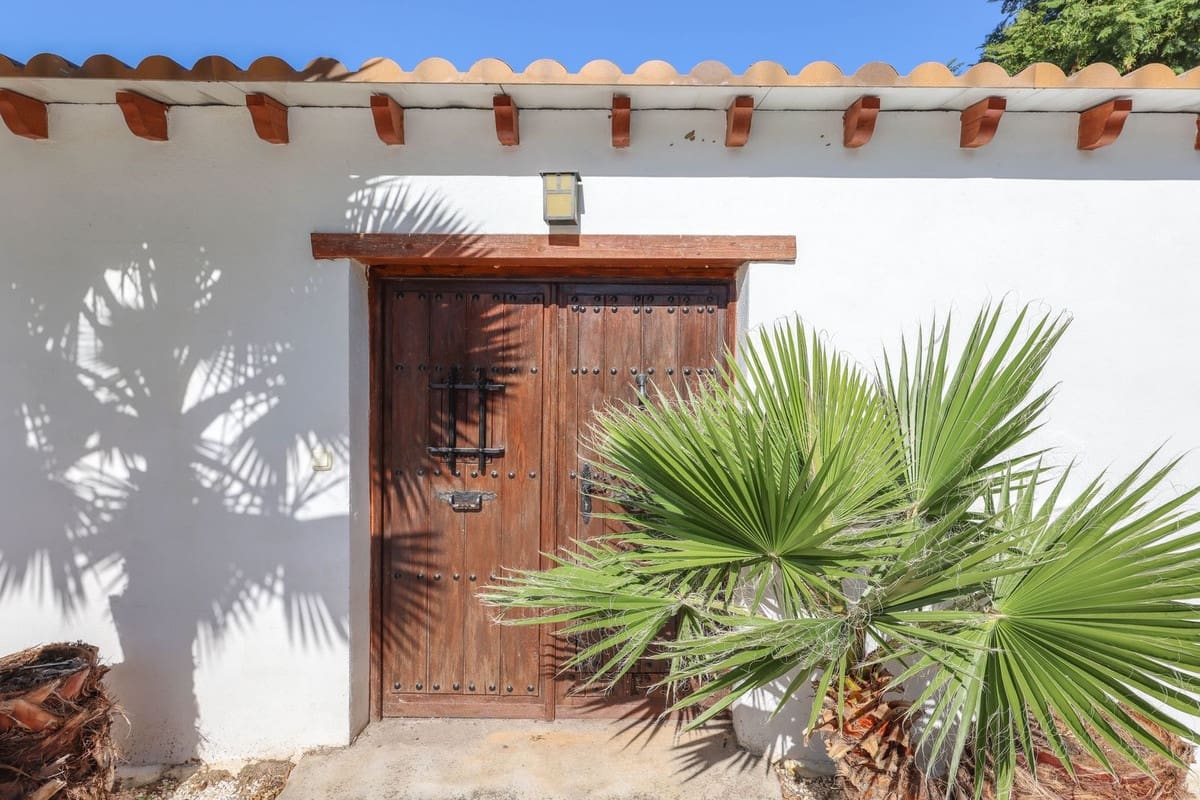 5 bedroom Villa for sale in Coin with pool garage - € 678,000 (Ref: 9401792)