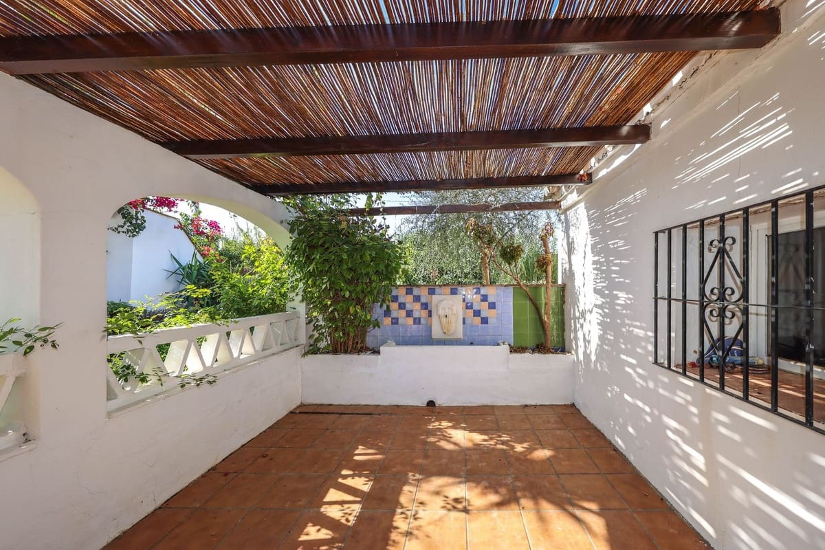 5 bedroom Villa for sale in Coin with pool garage - € 678,000 (Ref: 9401792)