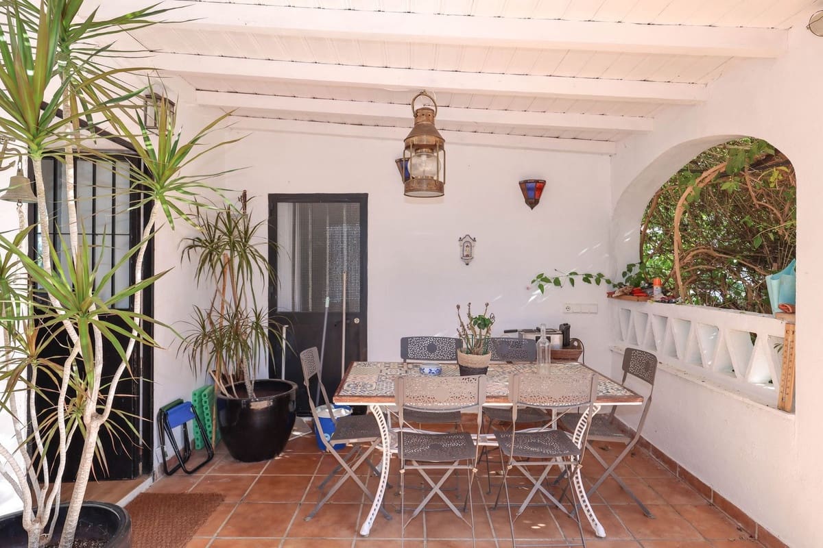 5 bedroom Villa for sale in Coin with pool garage - € 678,000 (Ref: 9401792)