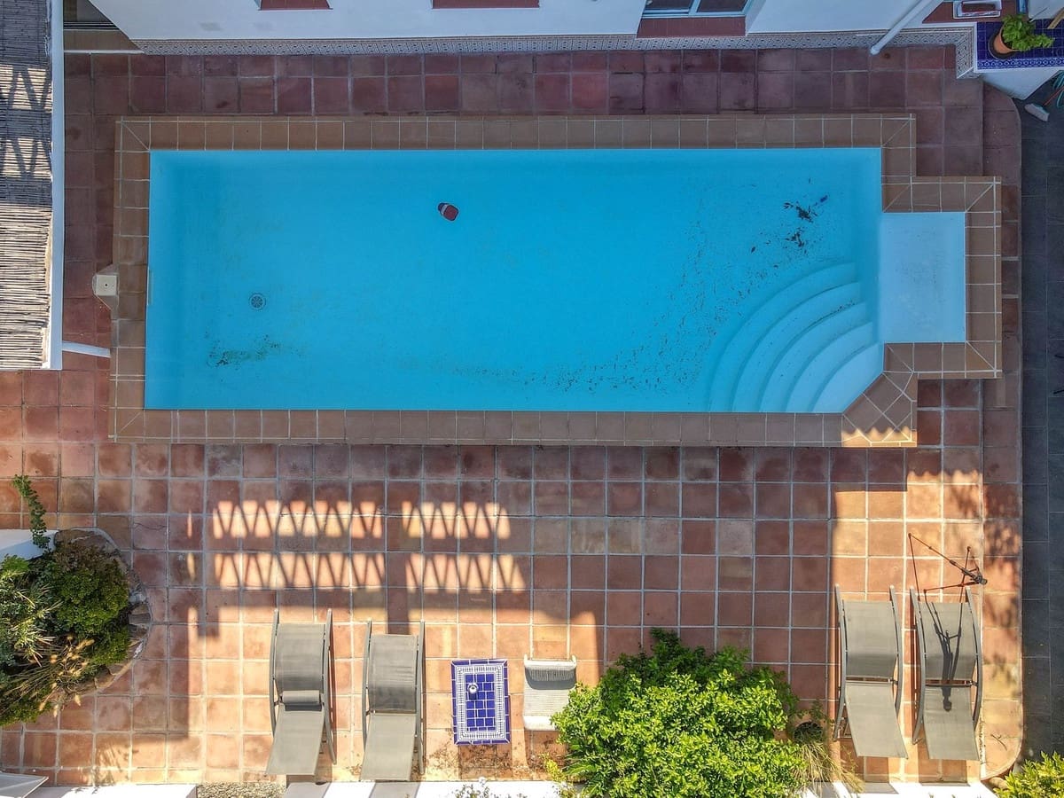 5 bedroom Villa for sale in Coin with pool garage - € 678,000 (Ref: 9401792)