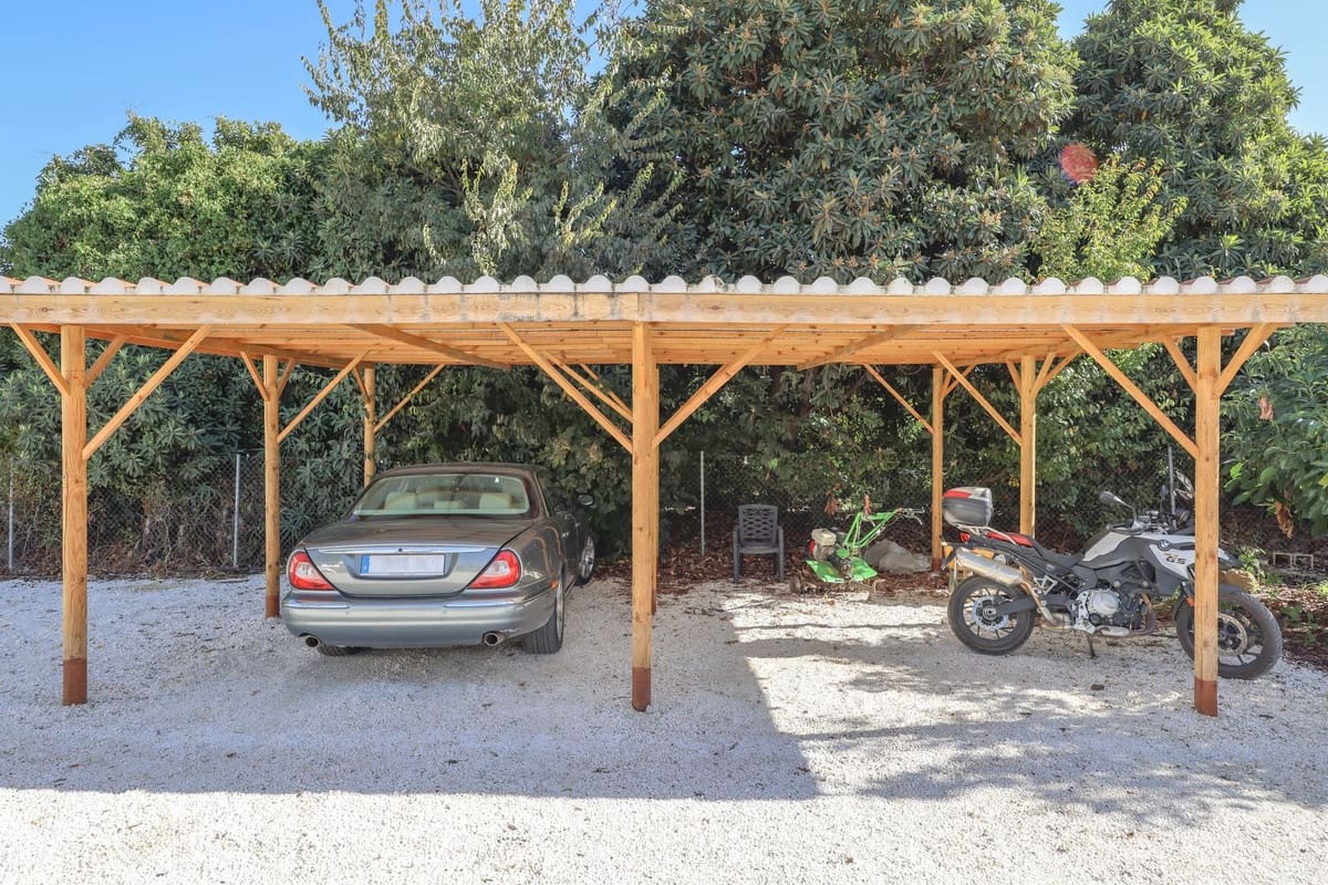 5 bedroom Villa for sale in Coin with pool garage - € 678,000 (Ref: 9401792)