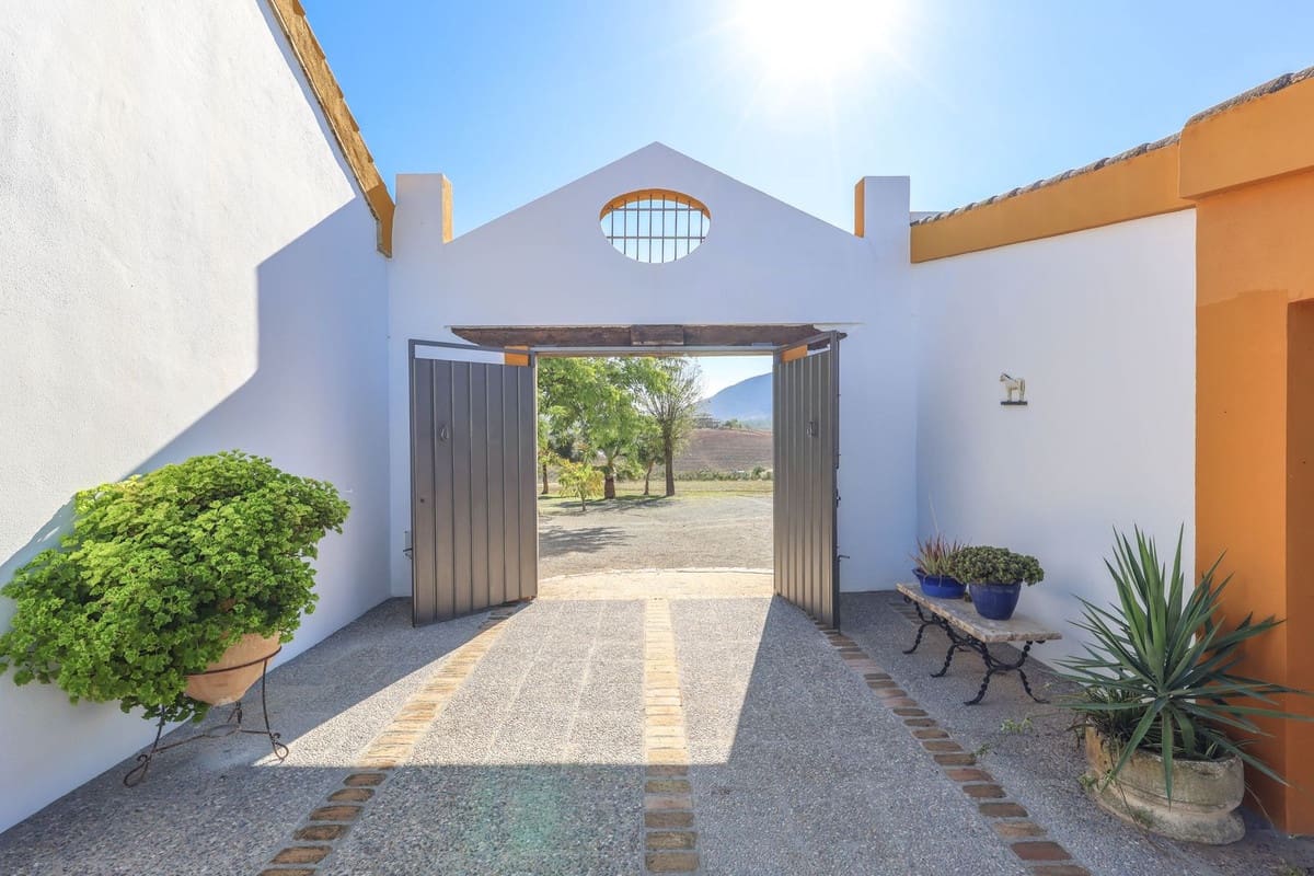 5 soverom Kommersiell til salgs i Moron de la Frontera med svømmebasseng - € 795 000 (Ref: 9410322)