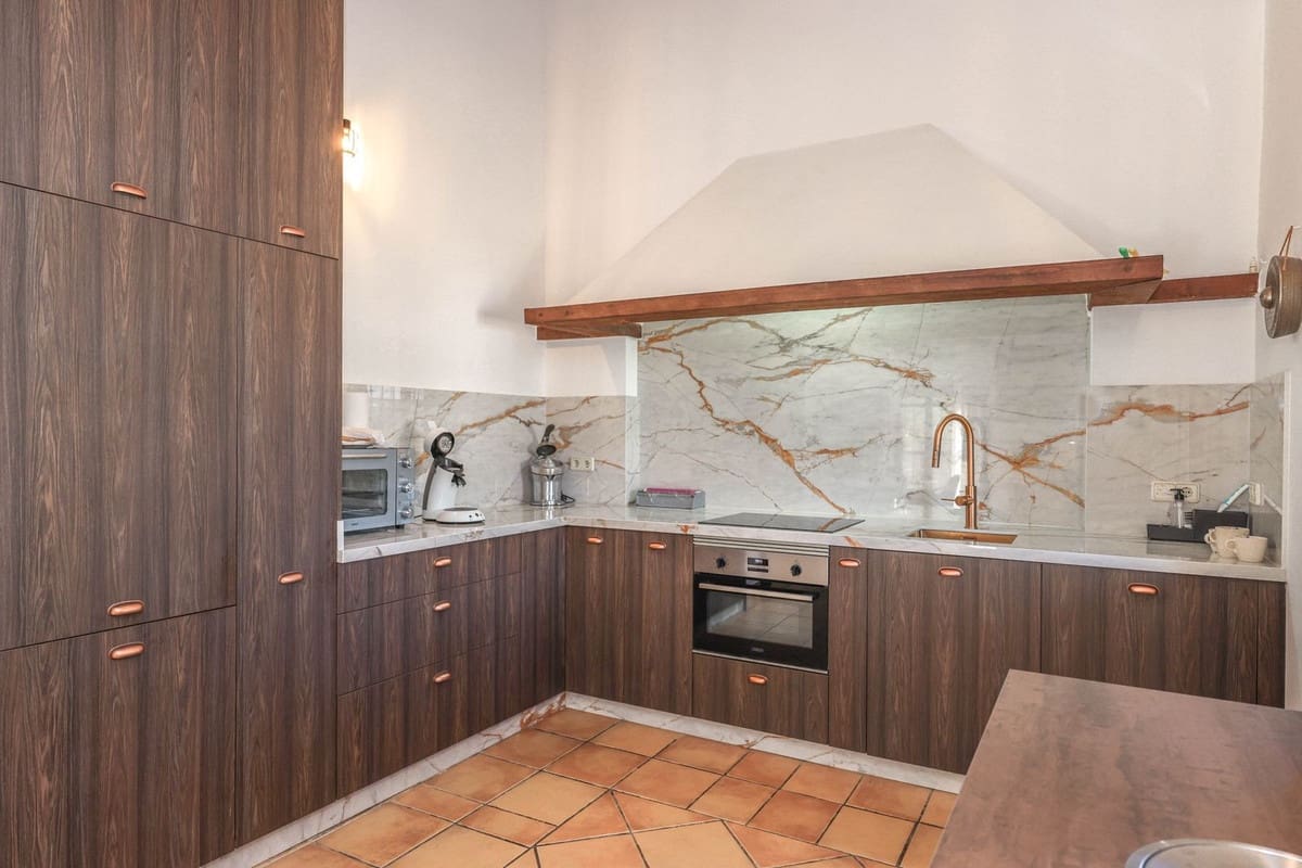 5 bedroom Commercial for sale in Moron de la Frontera with pool - € 699,000 (Ref: 9410322)