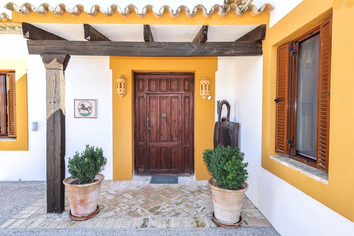 5 bedroom Commercial for sale in Moron de la Frontera with pool - € 699,000 (Ref: 9410322)