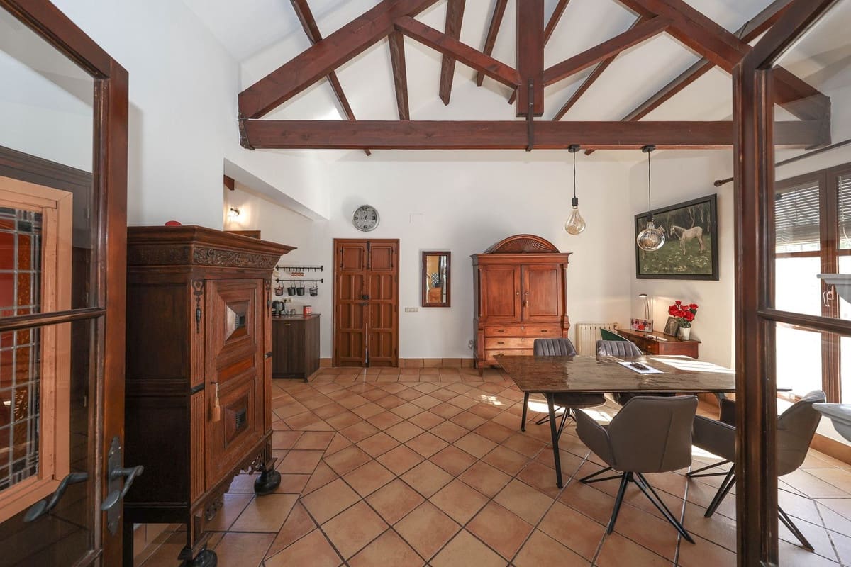 5 bedroom Commercial for sale in Moron de la Frontera with pool - € 699,000 (Ref: 9410322)