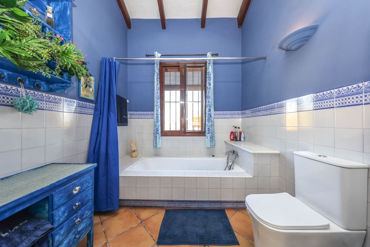 5 bedroom Commercial for sale in Moron de la Frontera with pool - € 699,000 (Ref: 9410322)