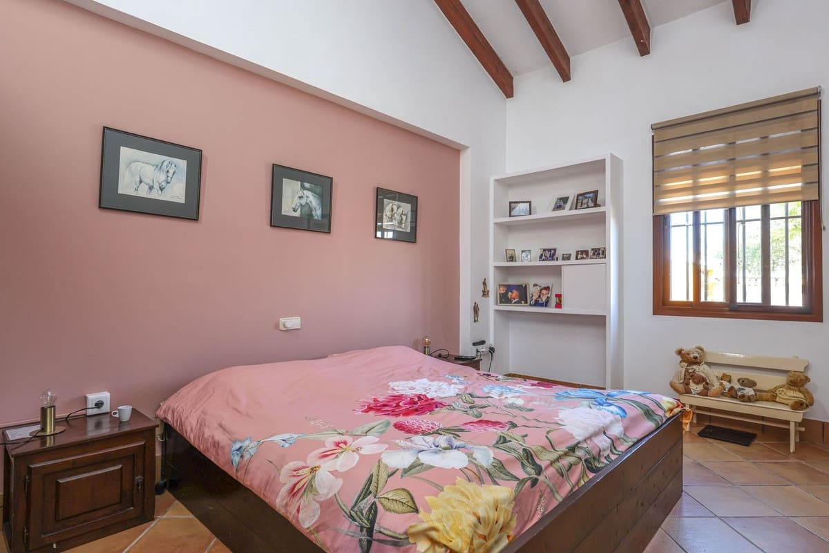 5 bedroom Commercial for sale in Moron de la Frontera with pool - € 699,000 (Ref: 9410322)