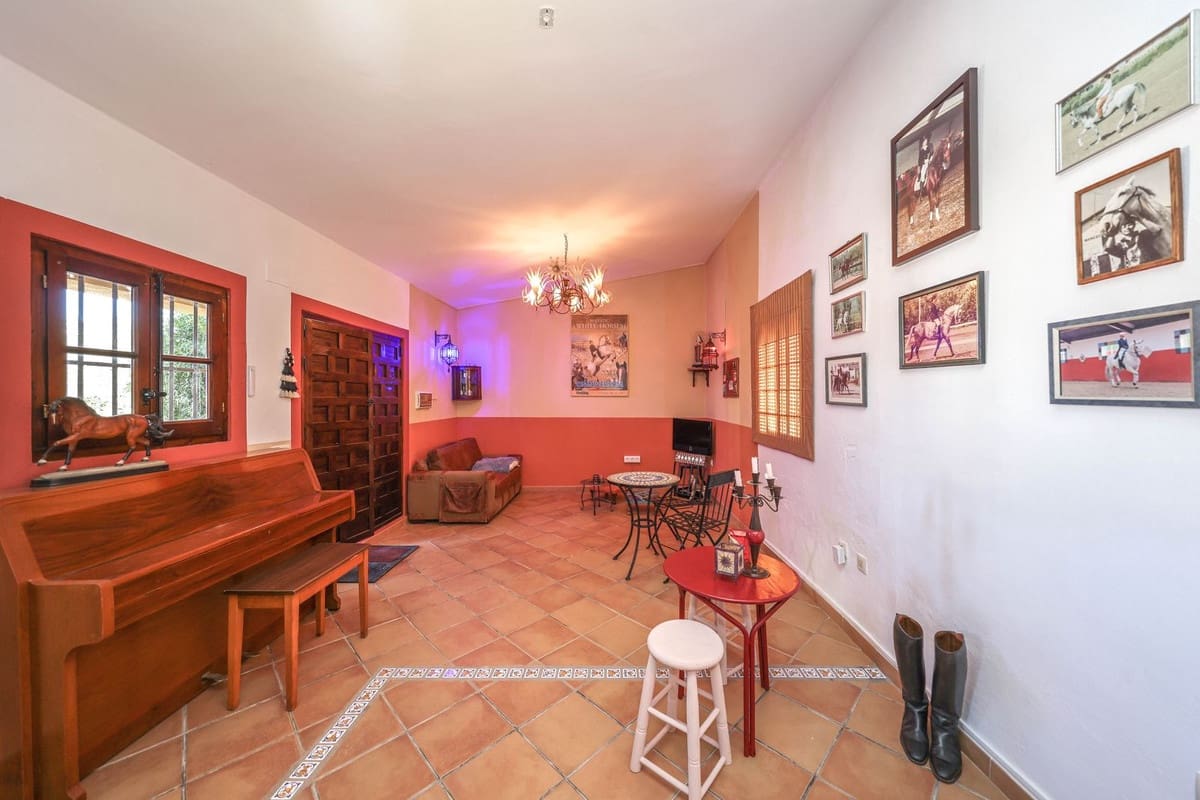 5 bedroom Commercial for sale in Moron de la Frontera with pool - € 699,000 (Ref: 9410322)