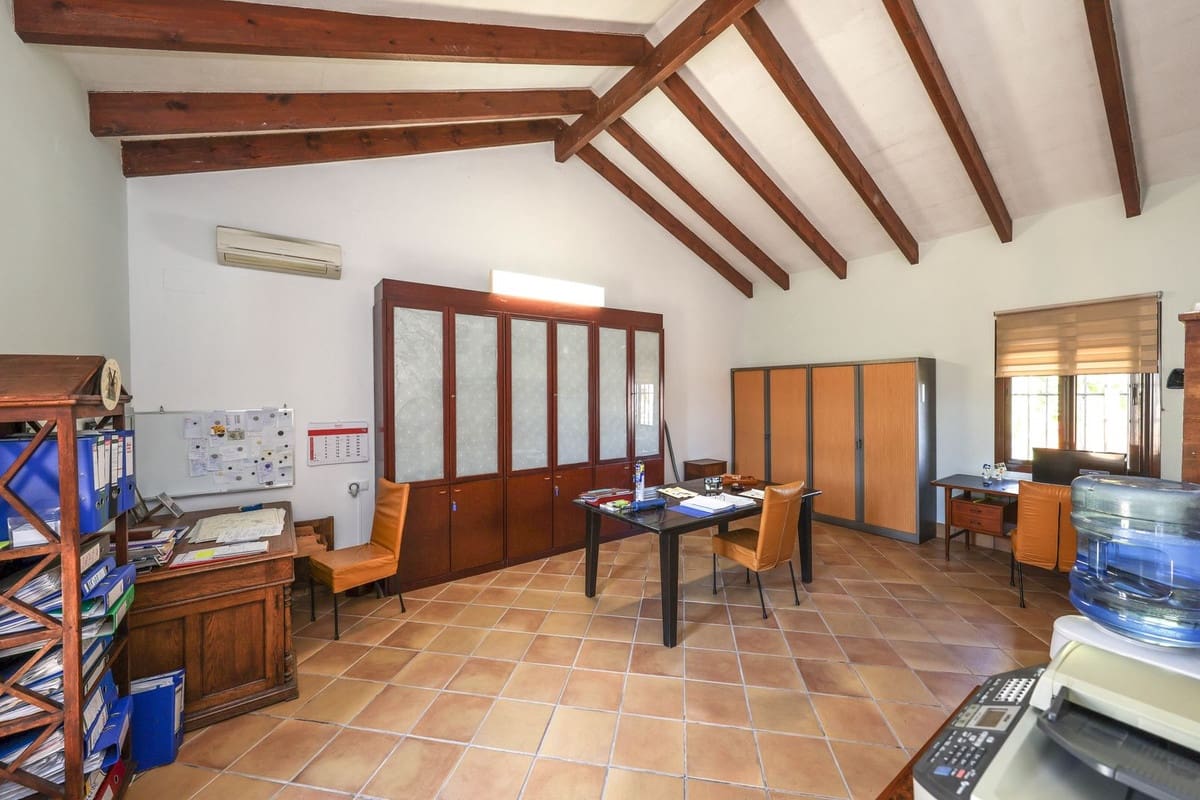 5 bedroom Commercial for sale in Moron de la Frontera with pool - € 699,000 (Ref: 9410322)