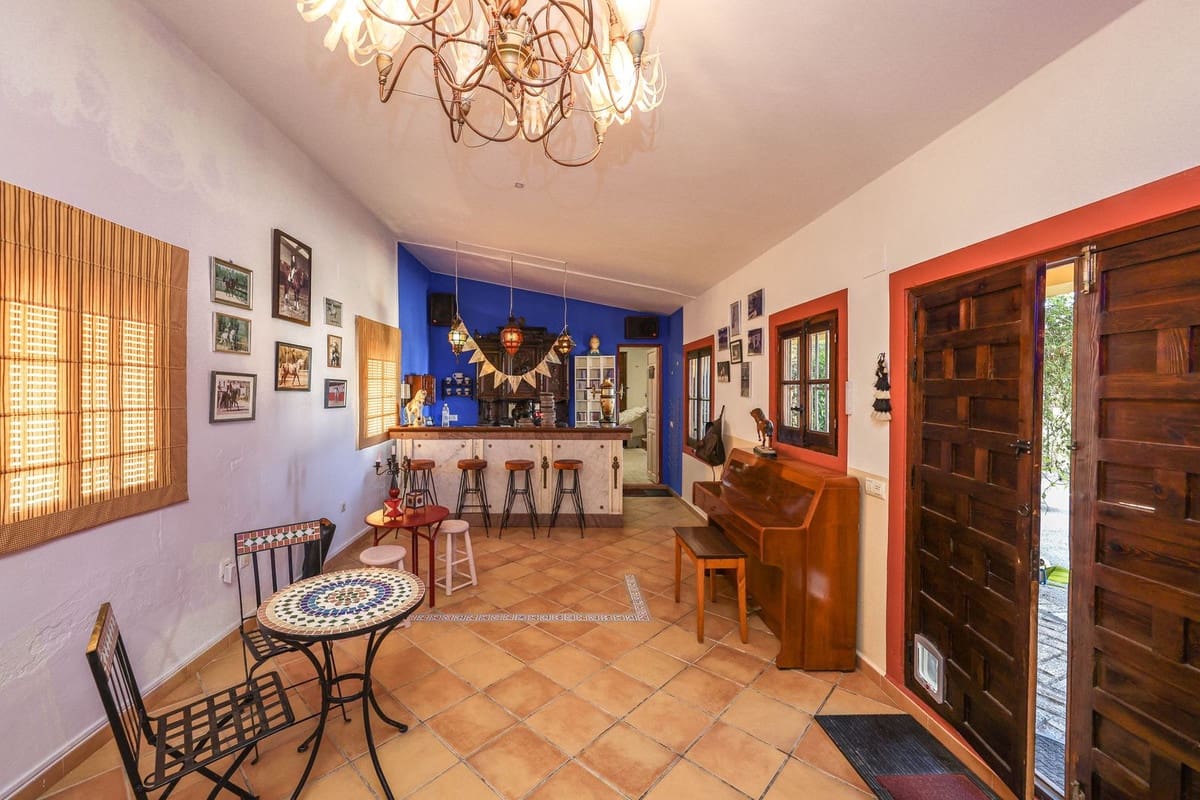 5 bedroom Commercial for sale in Moron de la Frontera with pool - € 699,000 (Ref: 9410322)