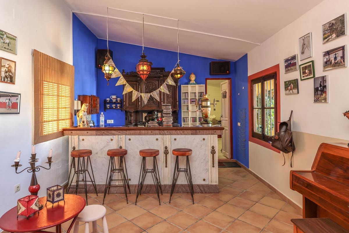 5 bedroom Commercial for sale in Moron de la Frontera with pool - € 699,000 (Ref: 9410322)