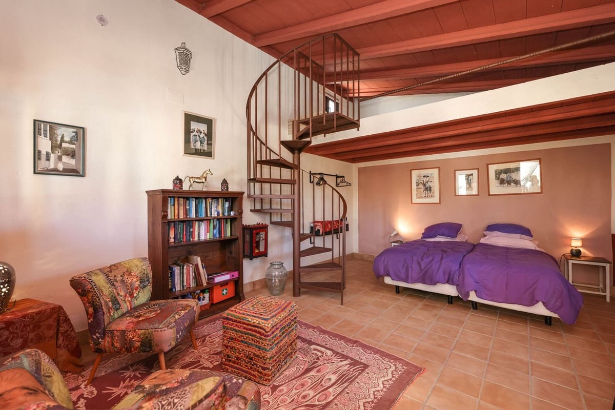 5 bedroom Commercial for sale in Moron de la Frontera with pool - € 699,000 (Ref: 9410322)