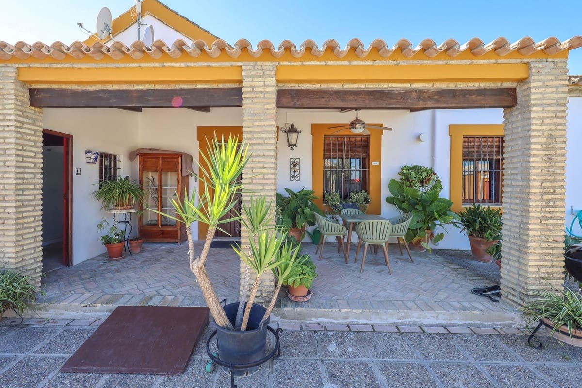 5 bedroom Commercial for sale in Moron de la Frontera with pool - € 699,000 (Ref: 9410322)